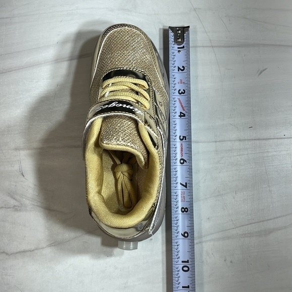 Unbranded Kid’s LED Skate Shoes Gold sz 1.5 - Picture 7 of 10